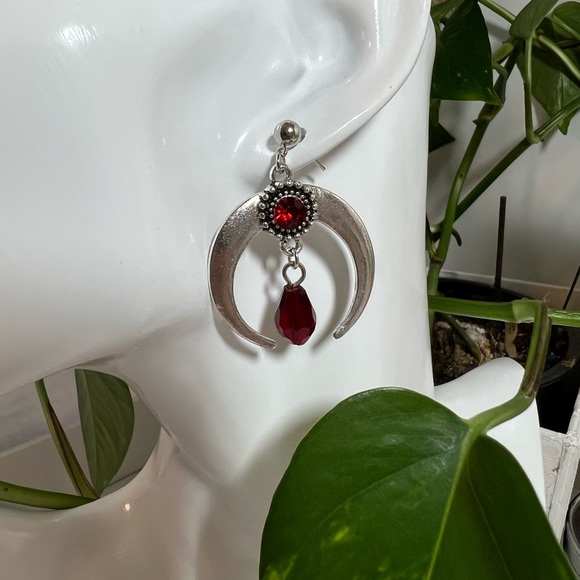 Stylish Goth Dangle Earrings - Silver & Red Elegant Witchy Earrings - Picture 6 of 8